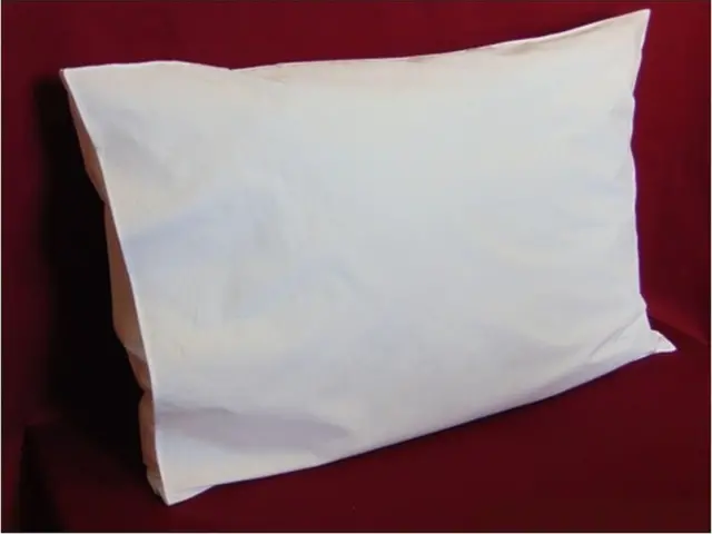 Nagypárnahuzat bújtatós 6200 - Anita fehér, 180g/m2, 50% pamut 50%/ polyeszter, 90C mosható. Mérete:70x90x25