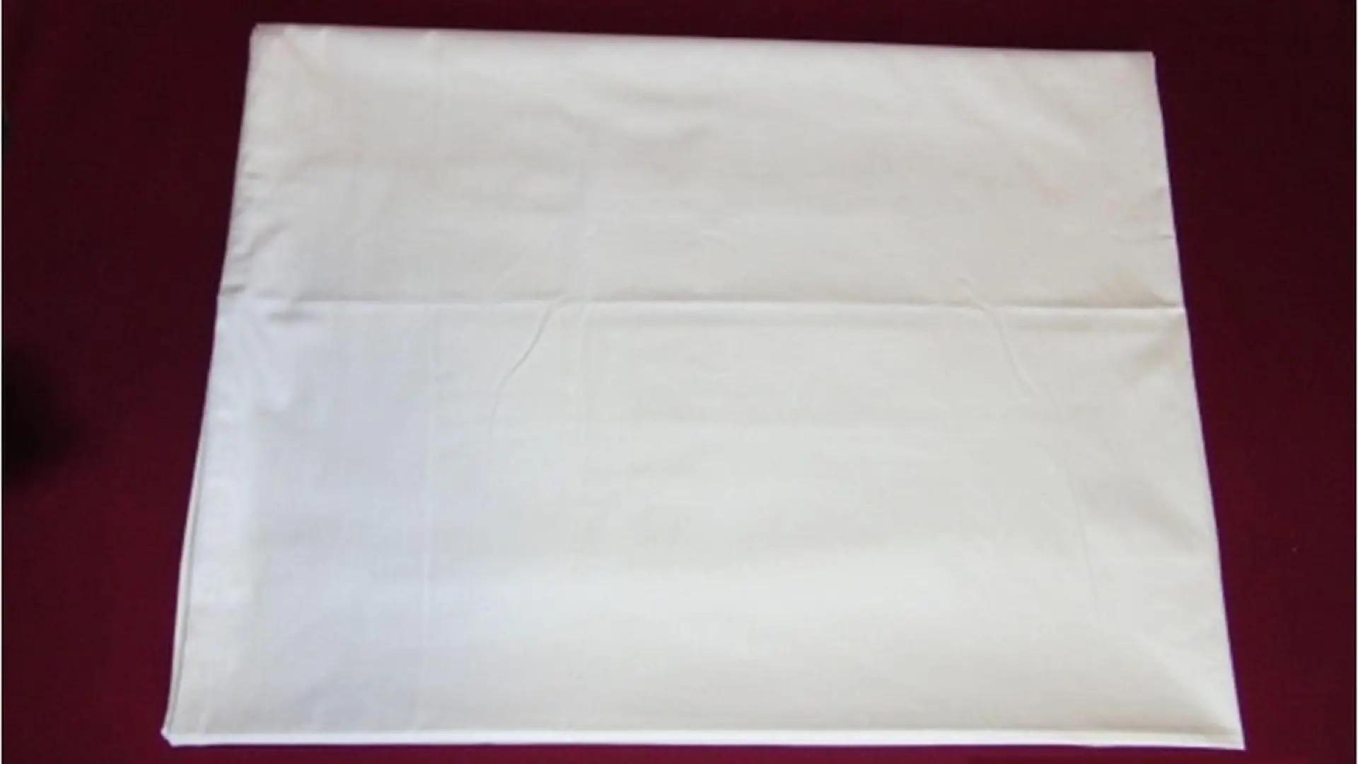 Lepedő 6501 - Stefán fehér, 185g/m2, 100% pamut, 90C mosható. Mérete:150x200.
