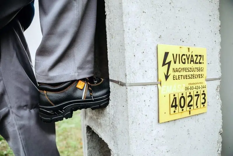 áramütés ellen védő lábbeli